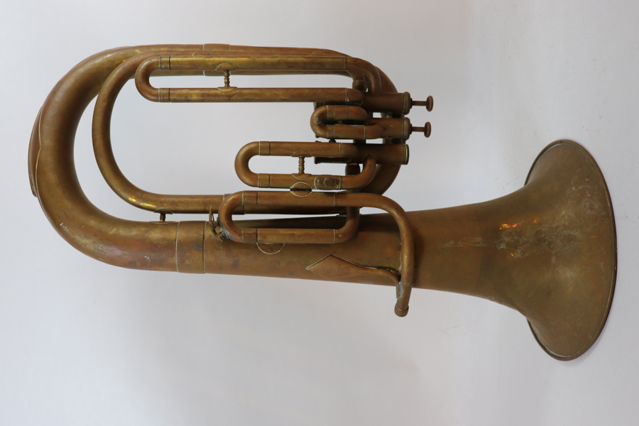 Trumpet Maison Fondee en 1812 Lyon King Succsseurs 273. cours Längd 64 cm 