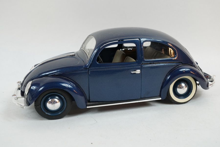 MODEL CAR COCCINELLE ECHELLE. VW blue.