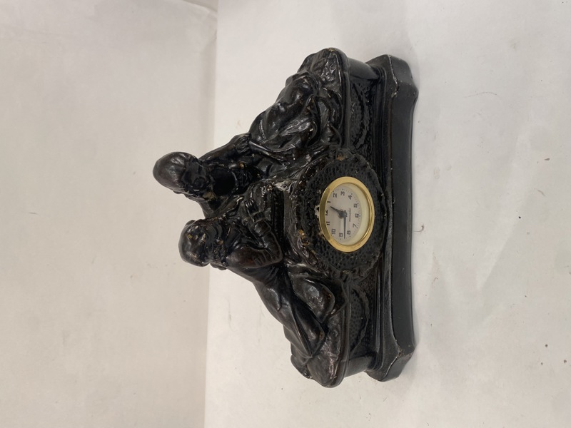 Bordsklocka märkt Mercedes